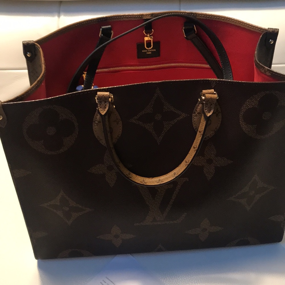 SOLD! Gorgeous Authentic Louis Vuitton Big Reverse Bag / Tote ๐. Like New. - Picture 12 of 16